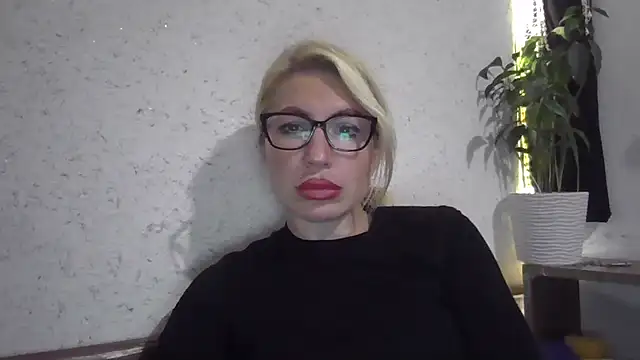 Snapshot of fox_red_lady7 chatting on October 2025 03:35:02 PM fox red lady7 online show from October 2025 03:35:02 PM