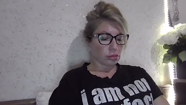 Snapshot of fox_red_lady7 chatting on January 2026 09:46:01 PM fox red lady7 online show from January 2026 09:46:01 PM