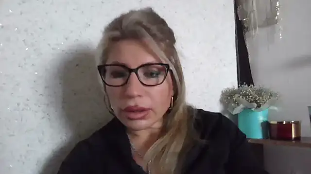 Snapshot of fox_red_lady7 chatting on January 2026 10:41:02 AM fox red lady7 online show from January 2026 10:41:02 AM