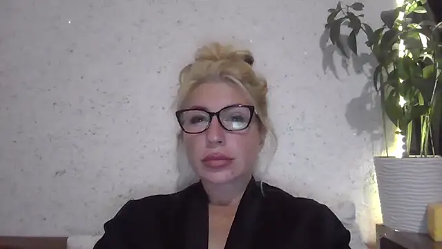 Snapshot of fox_red_lady7 chatting on October 2025 07:37:02 PM fox red lady7 online show from October 2025 07:37:02 PM