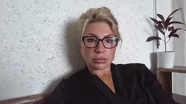 Snapshot of fox_red_lady7 chatting on September 2025 06:41:02 AM fox red lady7 online show from September 2025 06:41:02 AM