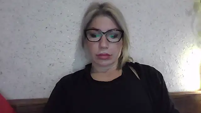 Snapshot of fox_red_lady7 chatting on December 2025 12:27:02 PM fox red lady7 online show from December 2025 12:27:02 PM