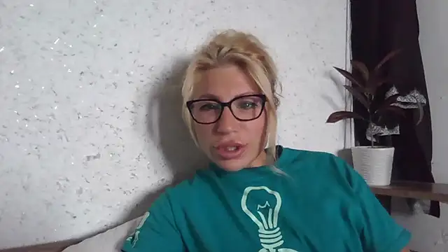 Snapshot of fox_red_lady7 chatting on September 2025 08:32:01 AM fox red lady7 online show from September 2025 08:32:01 AM