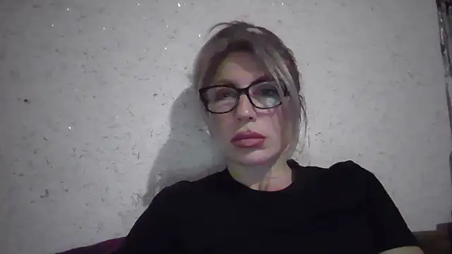 Snapshot of fox_red_lady7 chatting on February 2026 05:43:01 PM fox red lady7 online show from February 2026 05:43:01 PM