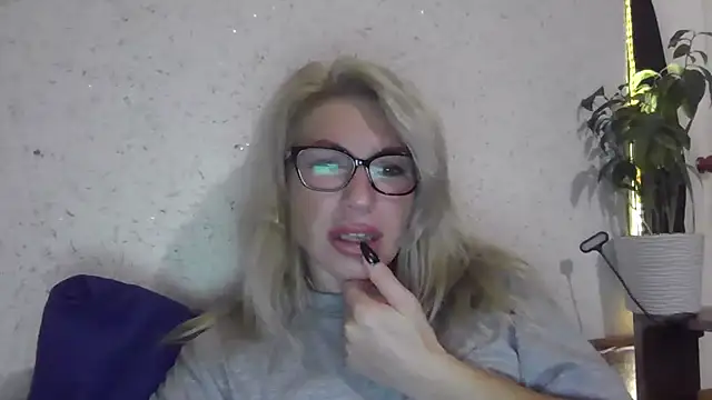 Snapshot of fox_red_lady7 chatting on October 2025 03:44:01 PM fox red lady7 online show from October 2025 03:44:01 PM