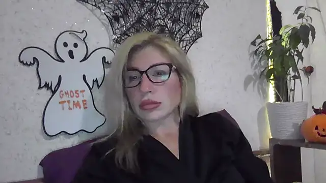 Snapshot of fox_red_lady7 chatting on October 2025 07:04:02 PM fox red lady7 online show from October 2025 07:04:02 PM