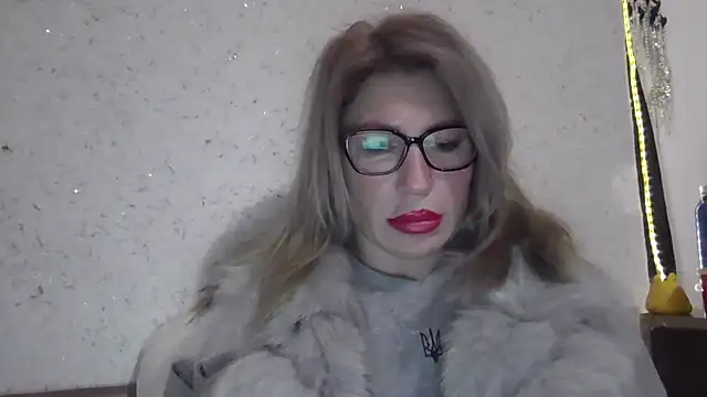 Snapshot of fox_red_lady7 chatting on February 2026 03:34:02 PM fox red lady7 online show from February 2026 03:34:02 PM