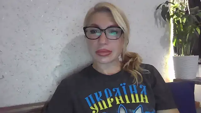 Snapshot of fox_red_lady7 chatting on October 2025 12:28:01 PM fox red lady7 online show from October 2025 12:28:01 PM