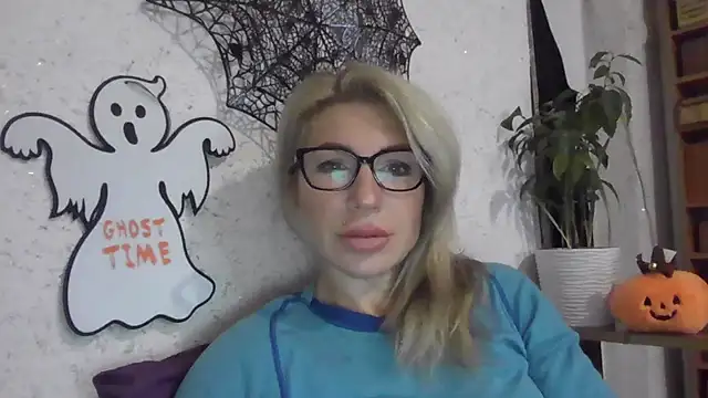 Snapshot of fox_red_lady7 chatting on October 2025 06:58:02 AM fox red lady7 online show from October 2025 06:58:02 AM