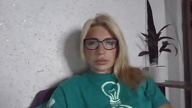 Snapshot of fox_red_lady7 chatting on October 2025 07:23:02 AM fox red lady7 online show from October 2025 07:23:02 AM