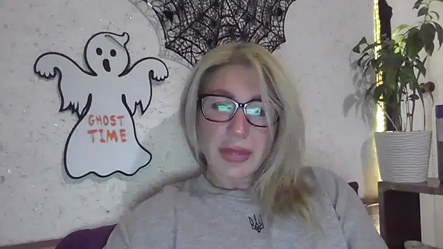 Snapshot of fox_red_lady7 chatting on October 2025 08:39:02 PM fox red lady7 online show from October 2025 08:39:02 PM