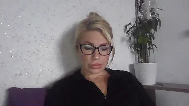 Snapshot of fox_red_lady7 chatting on October 2025 09:55:02 AM fox red lady7 online show from October 2025 09:55:02 AM