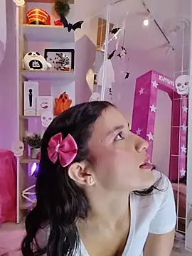 LUNAA    online show from October 2025 04:11:02 AM