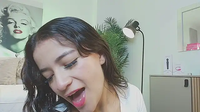 LUNAA    online show from November 2025 03:51:02 AM