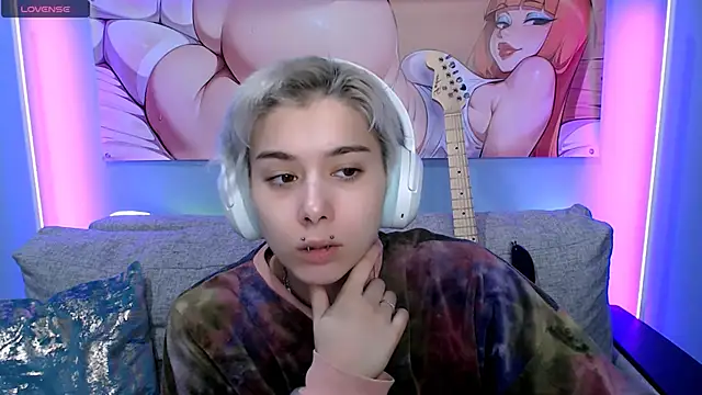 SophieAsh online show from November 2025 09:01:01 AM