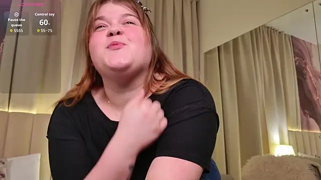 Mia Ray online show from July 2026 06:37:01 PM