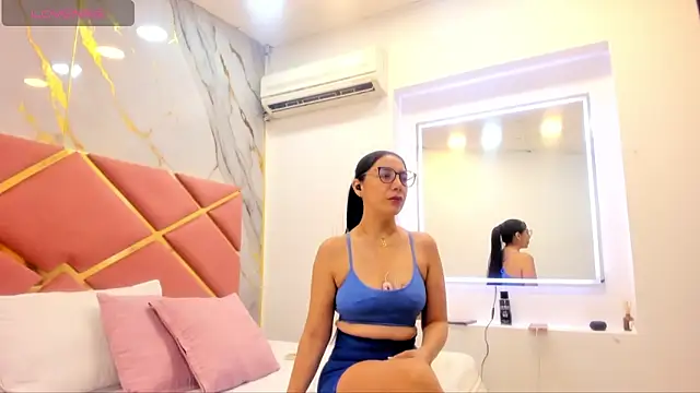 julianaa 31 online show from October 2025 12:39:02 PM