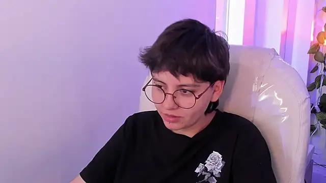 Nathaly ds online show from April 2026 07:18:01 PM