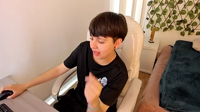 Nathaly ds online show from November 2025 07:41:02 PM