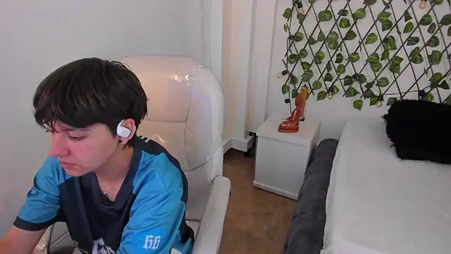 Nathaly ds online show from November 2025 12:05:01 PM