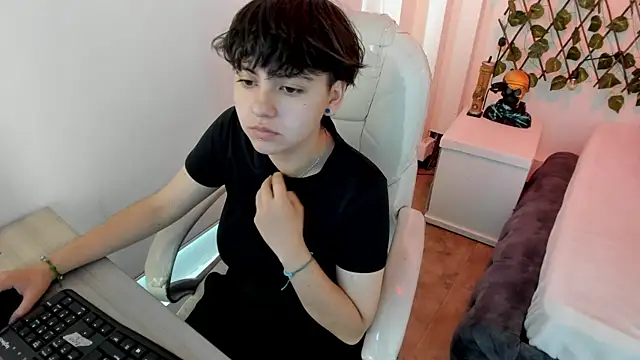 Nathaly ds online show from December 2025 07:07:02 PM