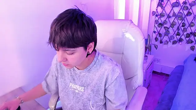 Nathaly ds online show from April 2026 08:32:02 PM