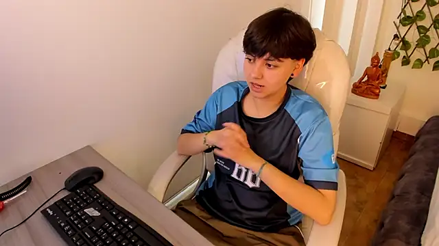 Nathaly ds online show from December 2025 07:48:01 PM