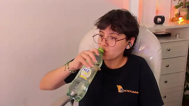 Nathaly ds online show from May 2026 04:11:02 PM