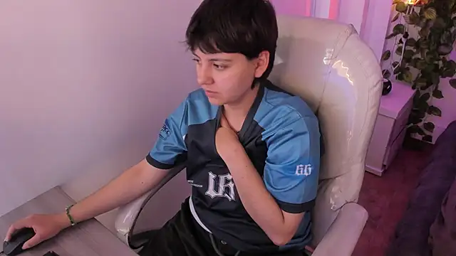 Nathaly ds online show from April 2026 07:19:01 PM