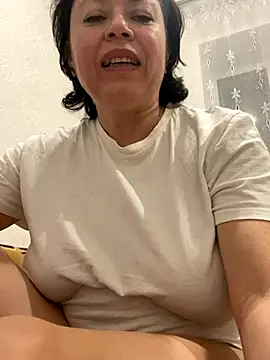 Snapshot of Kiravix chatting on December 2025 08:44:02 PM Kiravix online show from December 2025 08:44:02 PM