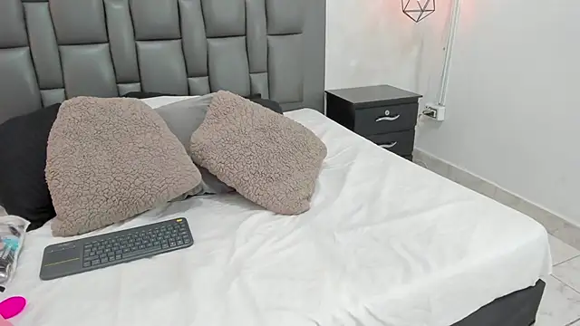 dakota roussee online show from November 2025 12:31:01 PM