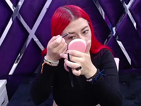 Melody Klum  online show from October 2025 01:44:02 PM