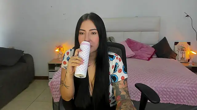 hannahdvil1 online show from March 2026 12:25:02 PM