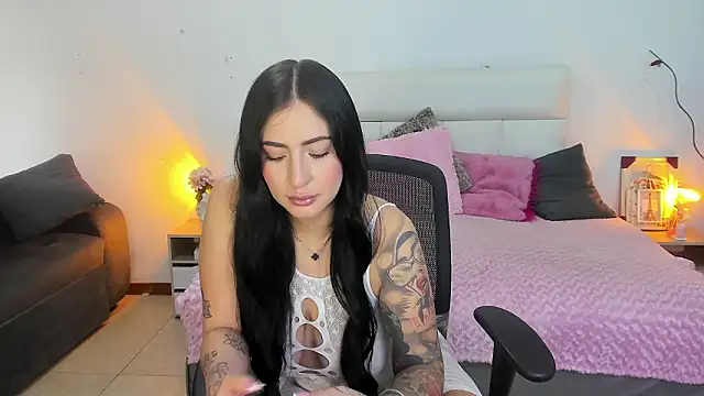 hannahdvil1 online show from March 2026 12:32:01 PM