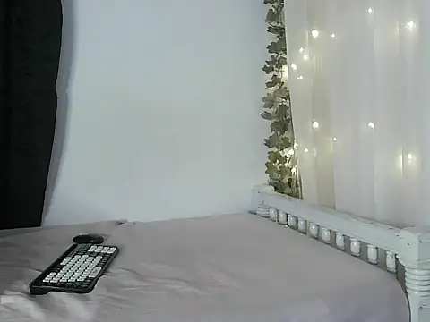 Snapshot of lishainparis18 chatting on September 2025 04:35:01 PM lishainparis18 online show from September 2025 04:35:01 PM