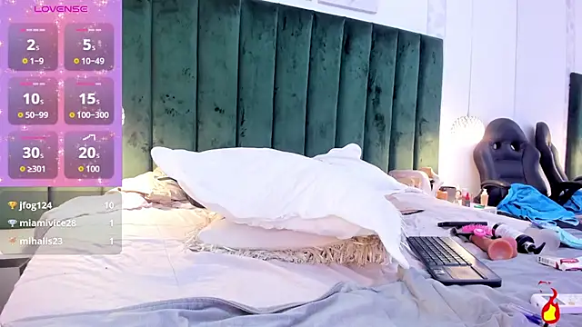 PaulinaGame online show from January 2026 05:27:02 PM