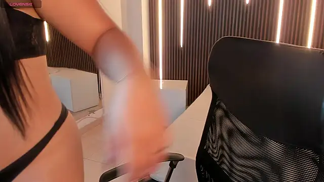 sofiacaramel online show from November 2025 02:29:02 PM