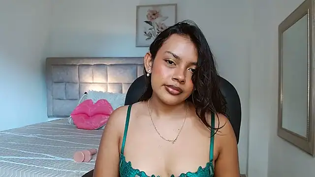 Mariannexoxx online show from December 2025 06:08:01 PM