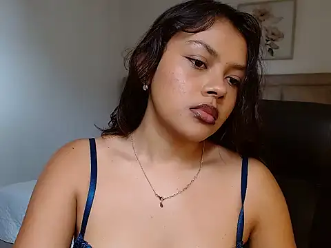 Mariannexoxx online show from November 2025 07:39:01 PM