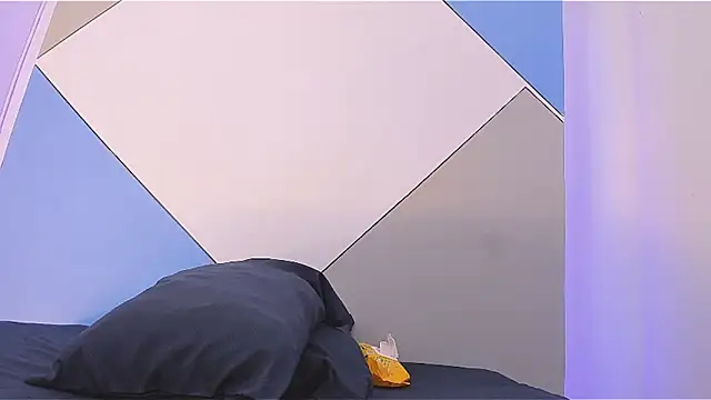 emily cross online show from April 2026 07:49:01 PM