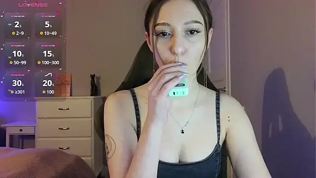 white liillyy online show from April 2026 10:22:01 PM