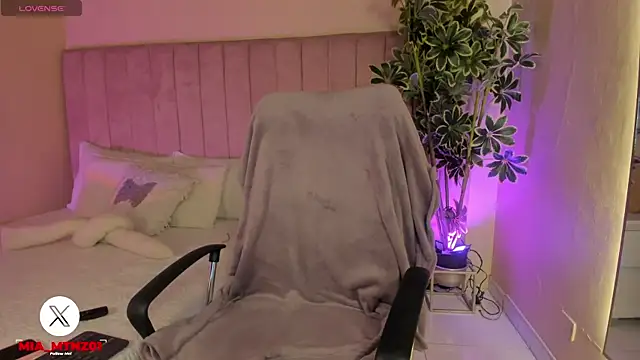 Mia mtnz02 online show from February 2026 02:20:02 AM