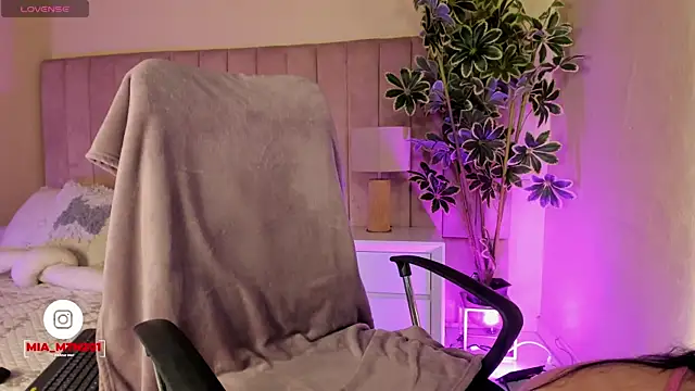 Mia mtnz02 online show from March 2026 04:18:02 AM