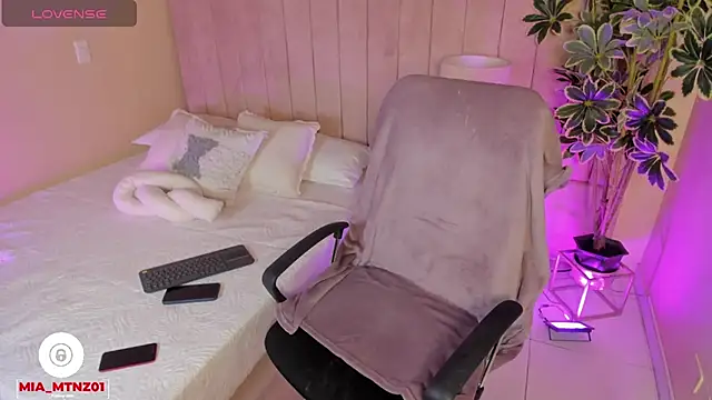 Mia mtnz02 online show from November 2025 01:21:02 AM