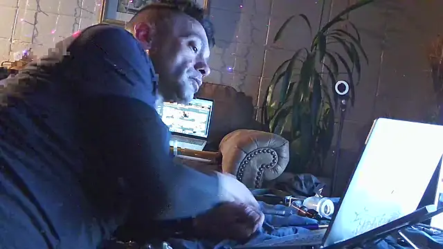 Snapshot of LBojie chatting on December 2025 10:20:01 AM LBojie online show from December 2025 10:20:01 AM