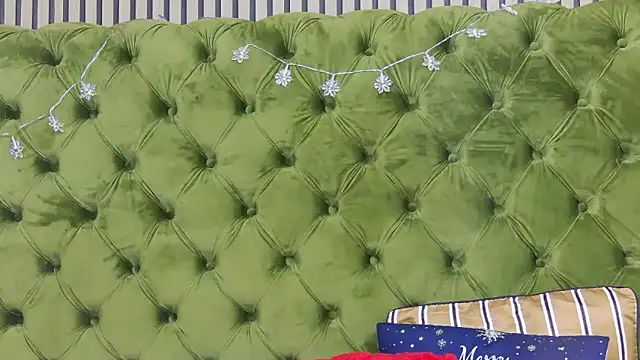 Snapshot of LunaHart chatting on December 2025 04:22:01 PM LunaHart online show from December 2025 04:22:01 PM