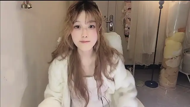 Snapshot of FuFu-puff chatting on October 2025 12:06:02 PM FuFu-puff online show from October 2025 12:06:02 PM