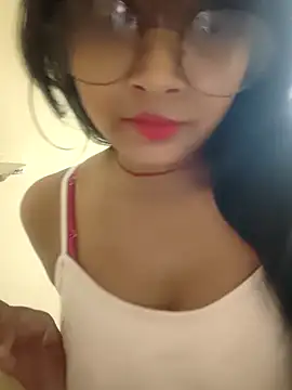 RAYI Queen 2 online show from November 2025 04:06:02 PM