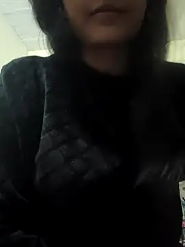 RAYI Queen 2 online show from November 2025 12:44:02 PM