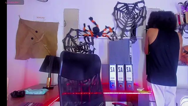 Snapshot of DEAMOL chatting on October 2025 06:49:01 PM DEAMOL online show from October 2025 06:49:01 PM